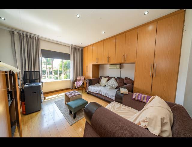 4 BEDROOM FREESTANDING FOR SALE IN DALPARK EXT 11